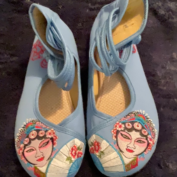 Made for me in Bejjing. Cute little shows with faces embroidered on toes - Picture 1 of 2